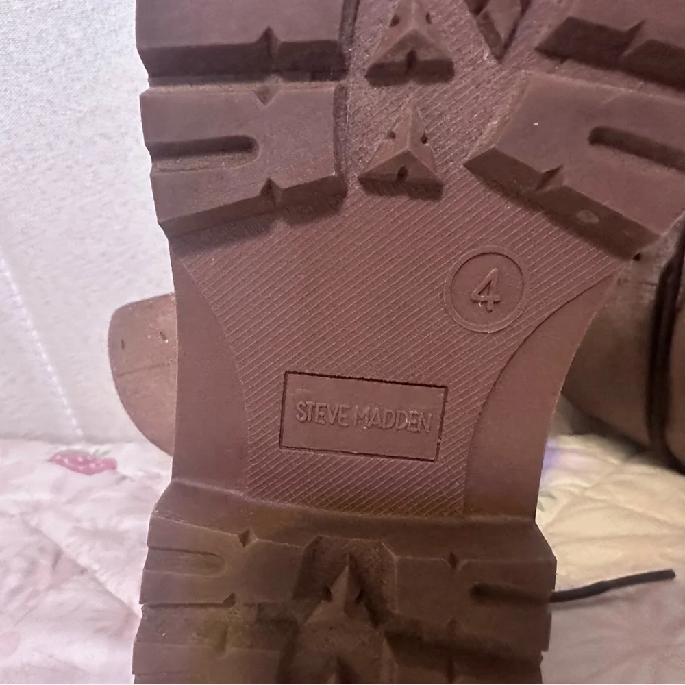 Steve Madden never worn